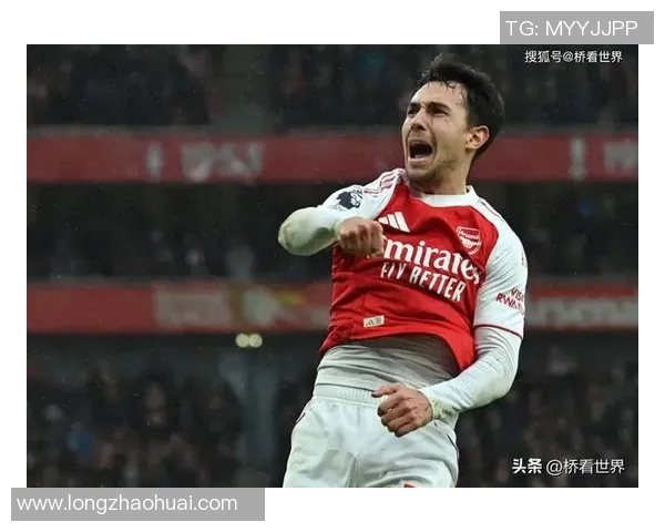镜头捕捉：阿森纳赛场小动作引发热议